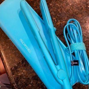BRAND NEW PAUL MITCHELL straightener and pouch